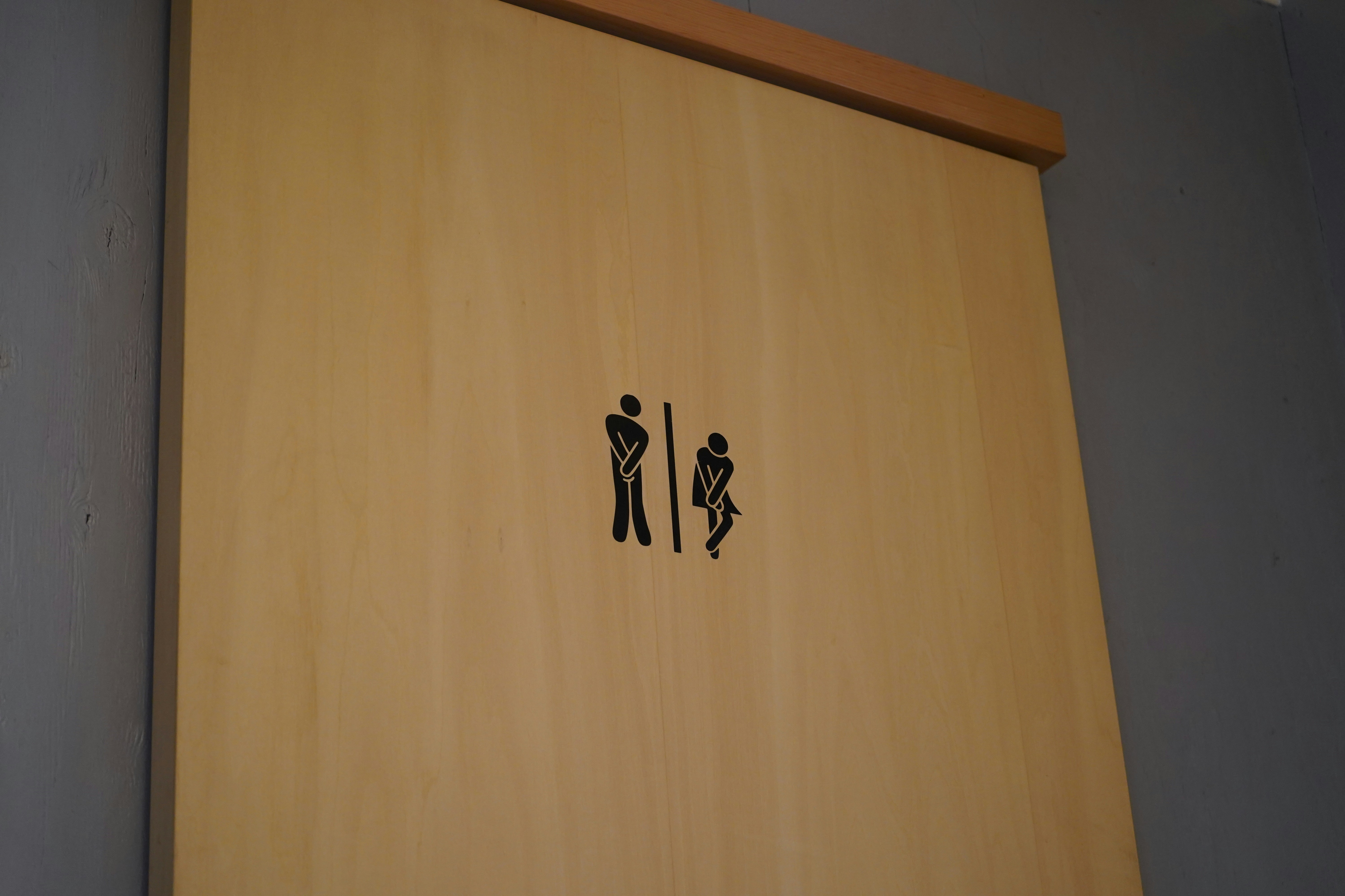 „Przepisy dyskryminują kobiety w kwestii dostępu do toalet”