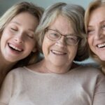 Kobiety przedstawiajace 3 pokolenia